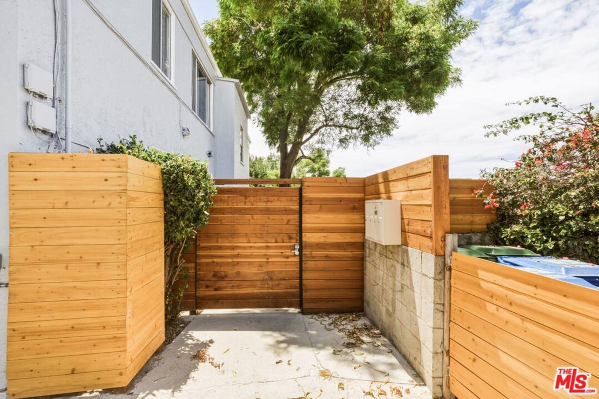 Apartment for rent at 2710 Bellevue Ave, Los Angeles, CA 90026