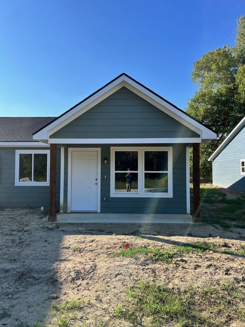 Apartment for rent at 733 Atkinson St, Blooming Grove, TX 76626