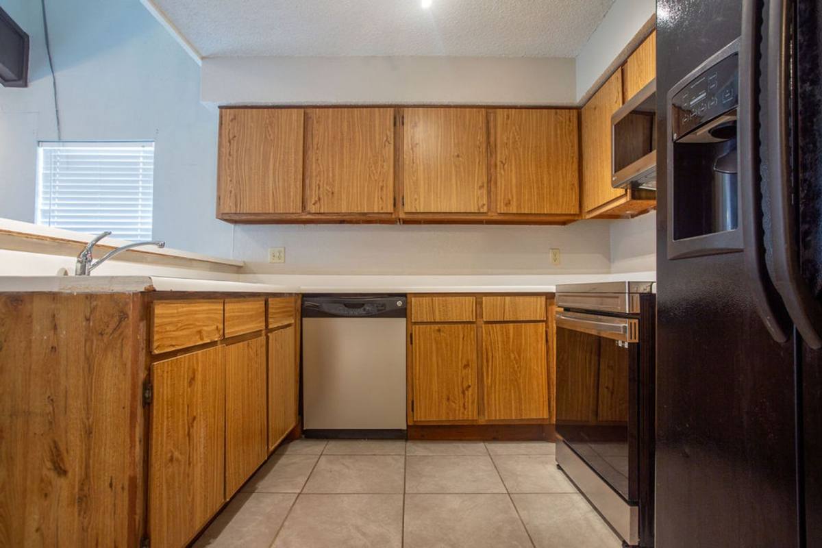 Townhouse for rent at 6392 Peacock Hills Dr, Houston, TX 77035