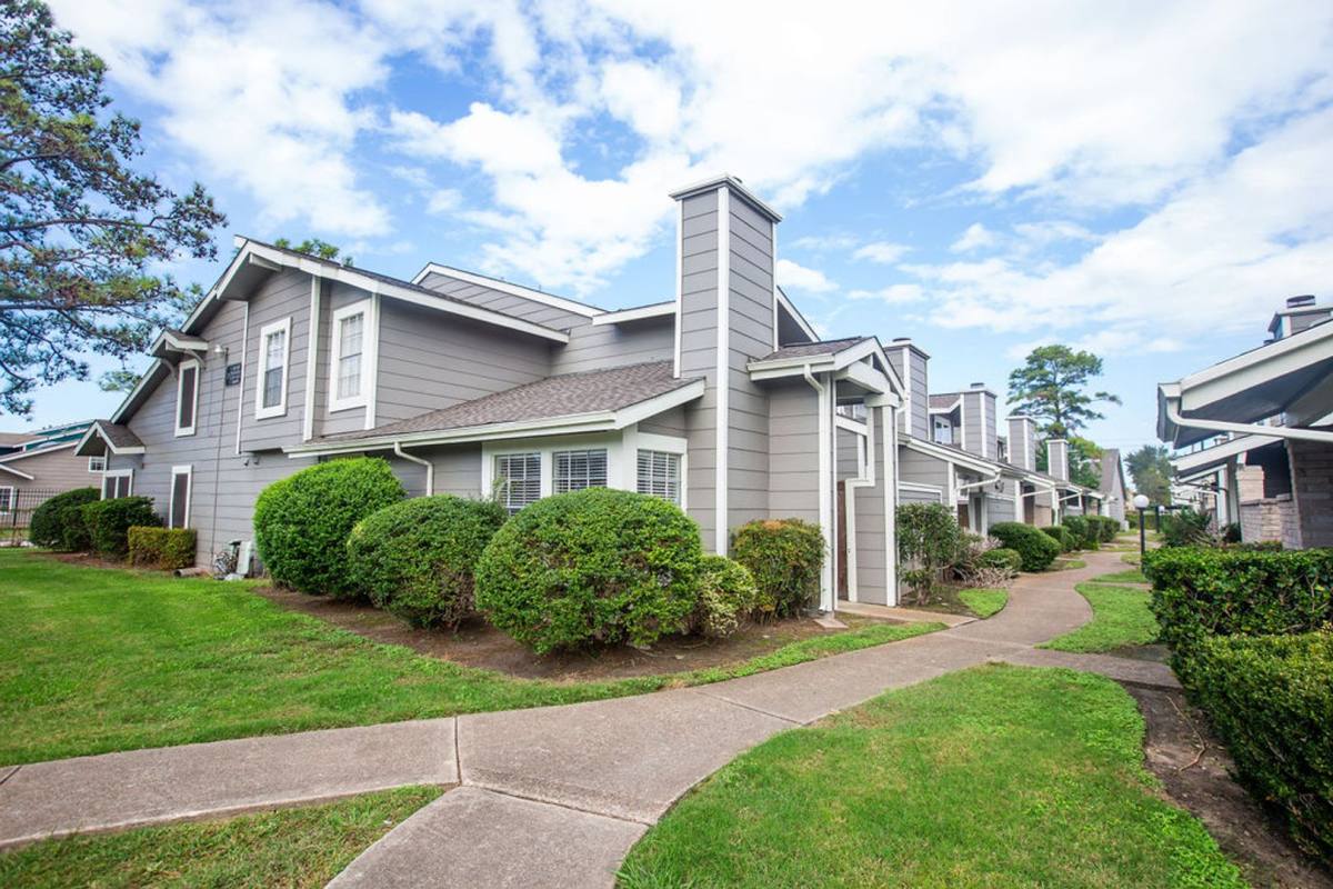 Townhouse for rent at 6392 Peacock Hills Dr, Houston, TX 77035