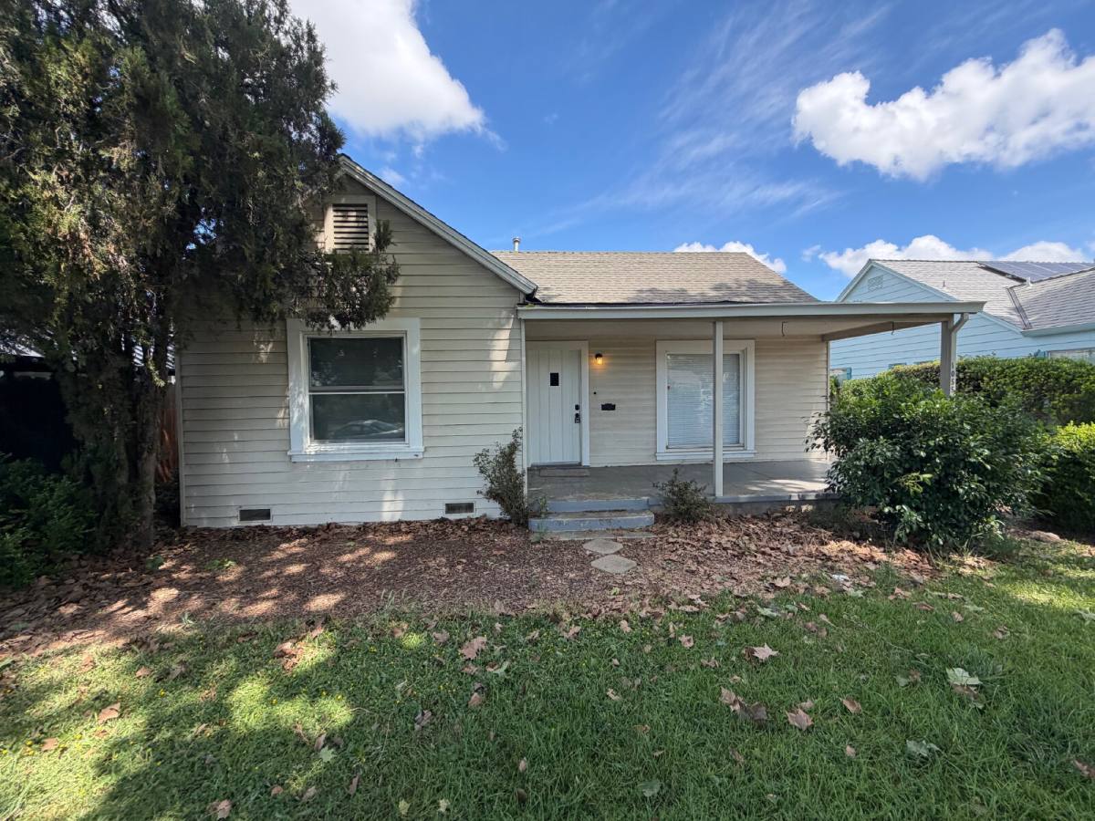 House for rent at 1055 W 22nd St, Merced, CA 95340