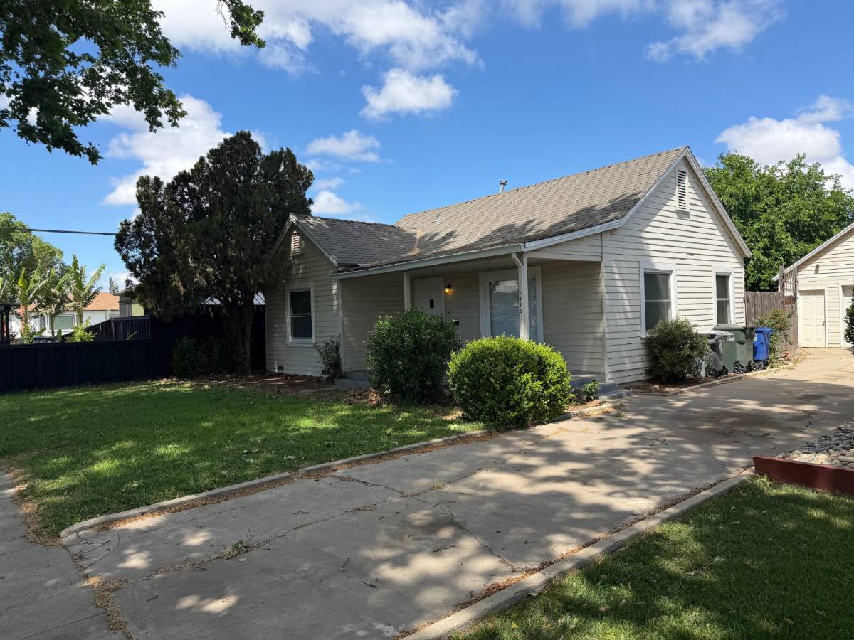 House for rent at 1055 W 22nd St, Merced, CA 95340