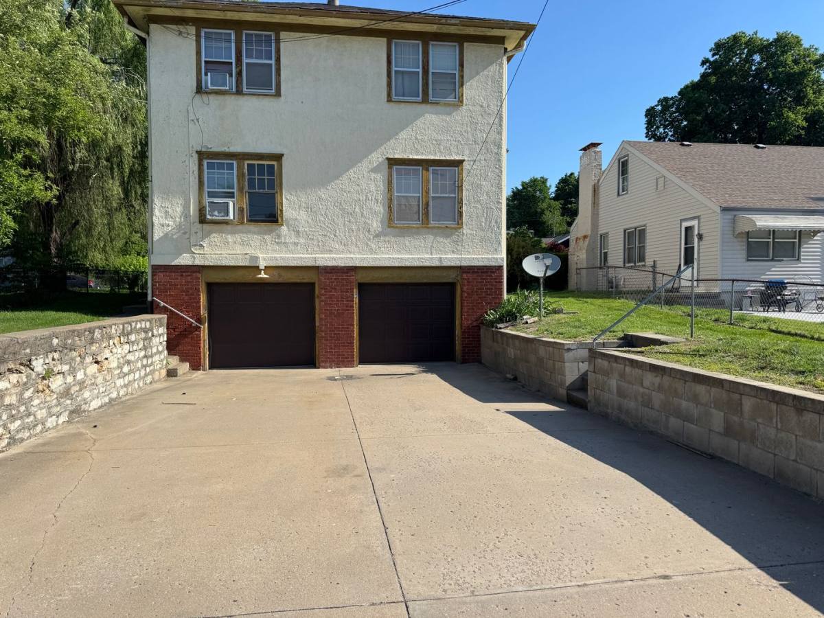 Apartment for rent at 2708 Faraon St, Saint Joseph, MO 64501