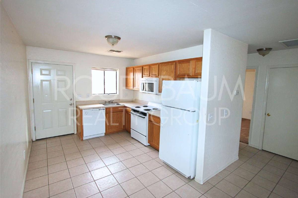 Townhouse for rent at 15588 S Yava Rd #B, Arizona City, AZ 85123