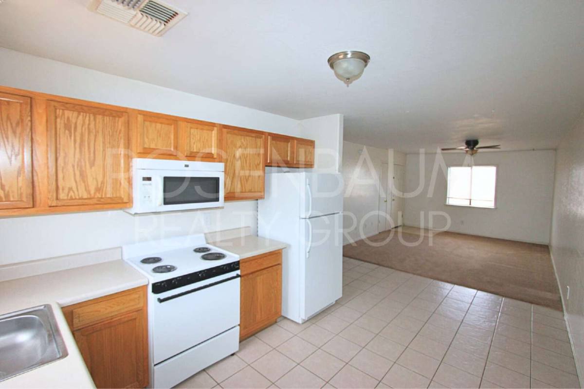 Townhouse for rent at 15588 S Yava Rd #B, Arizona City, AZ 85123