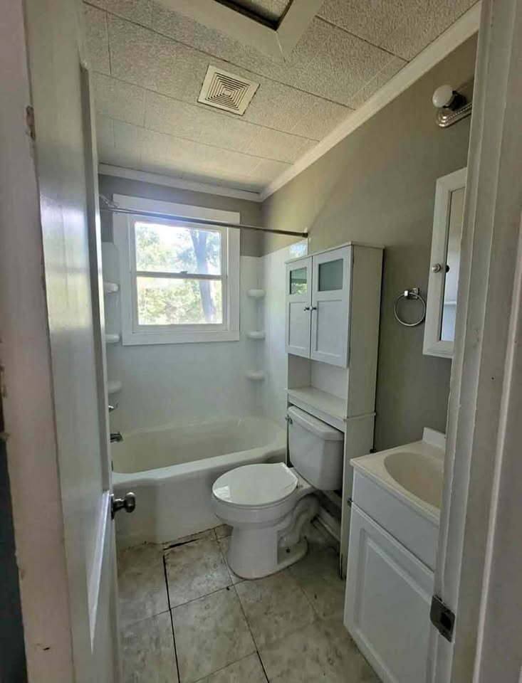 Apartment for rent at 703 W Houston St #B, Marshall, TX 75670