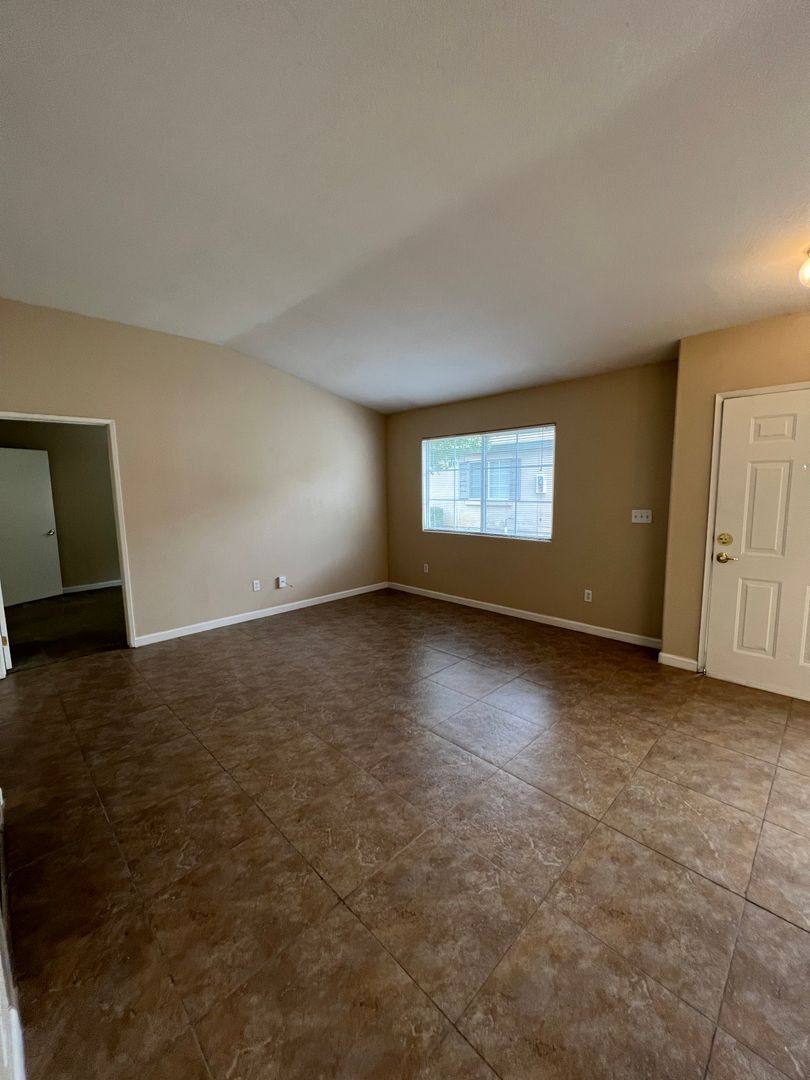 Apartment for rent at 8109 Pebble Cove Court, Bakersfield, CA 93312