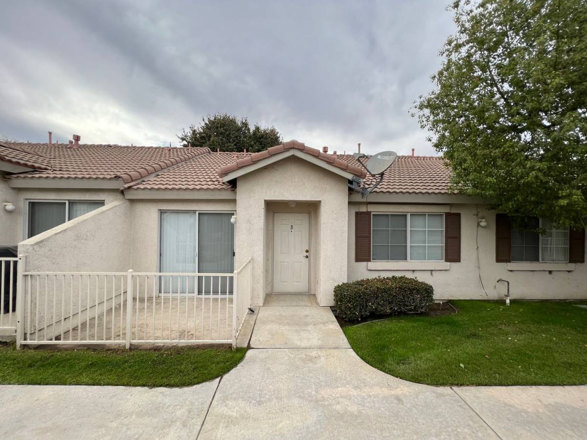 Apartment for rent at 8109 Pebble Cove Court, Bakersfield, CA 93312