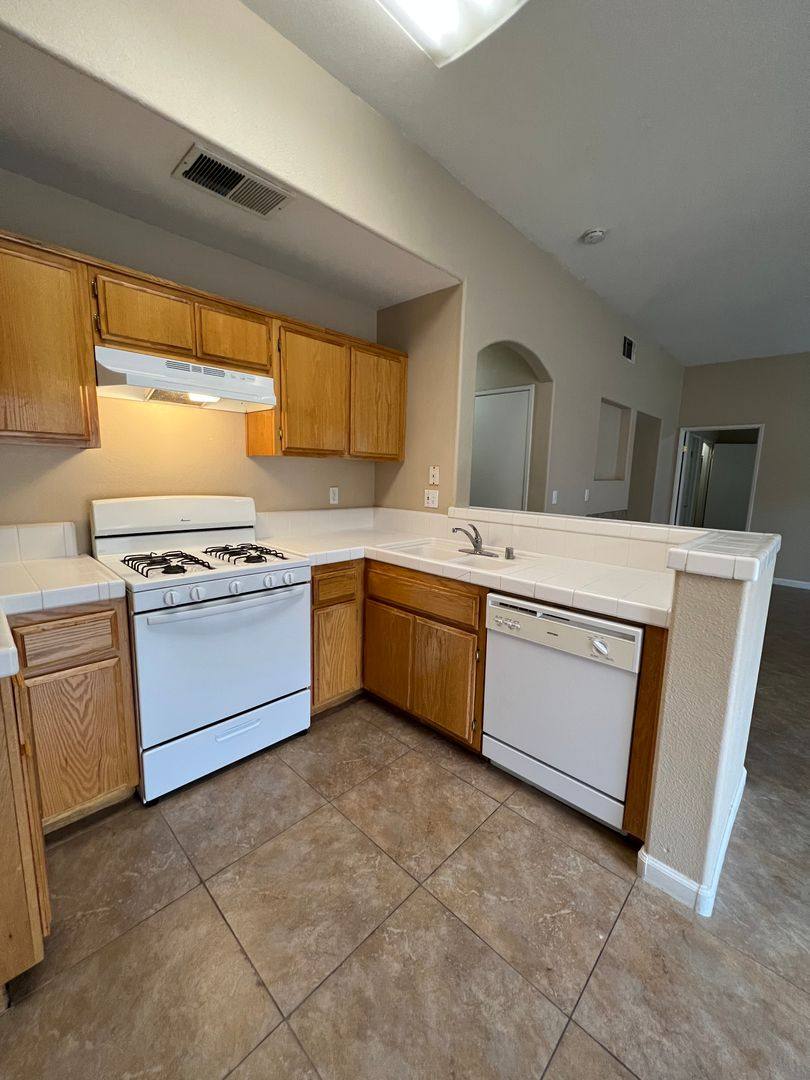 Apartment for rent at 8109 Pebble Cove Court, Bakersfield, CA 93312