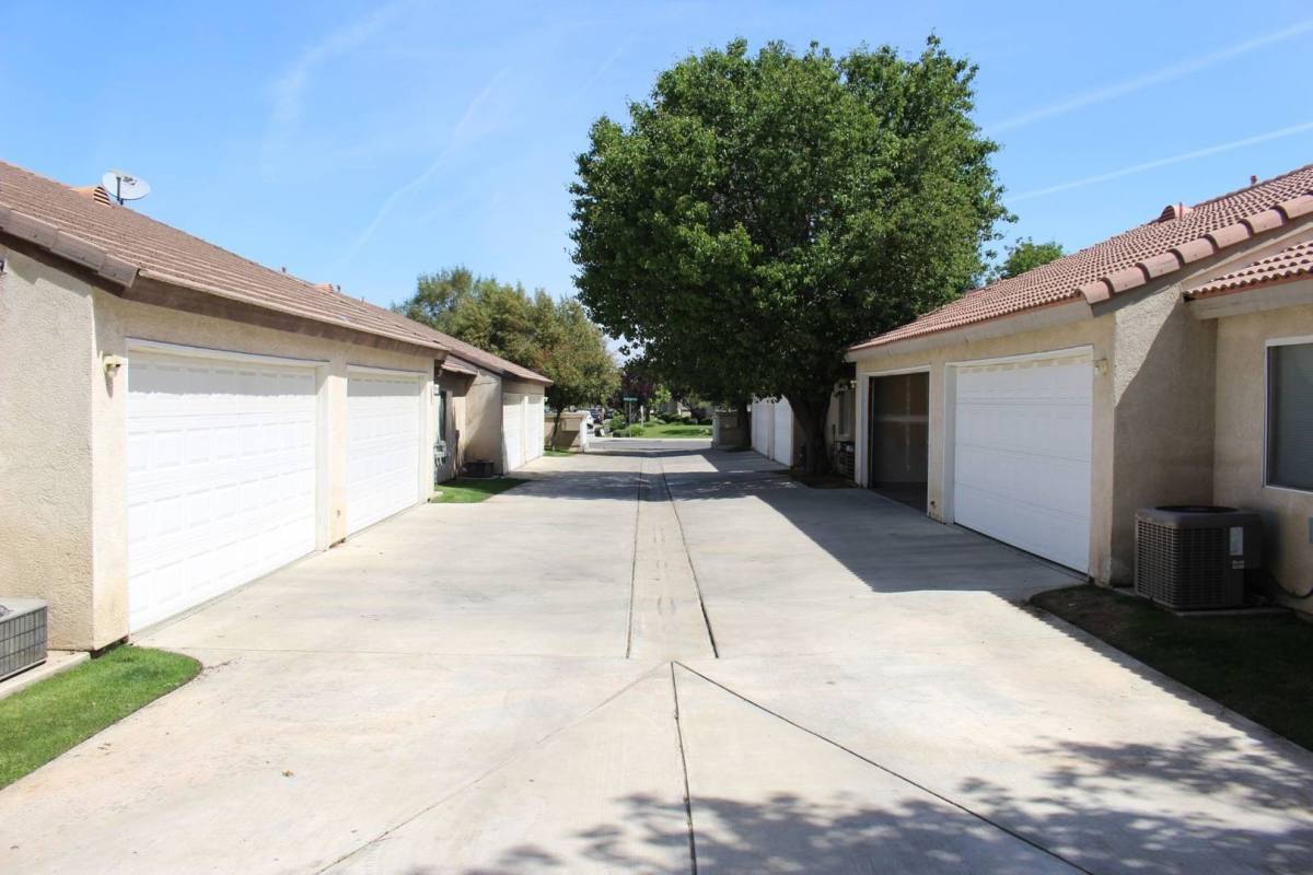 Apartment for rent at 8109 Pebble Cove Court, Bakersfield, CA 93312