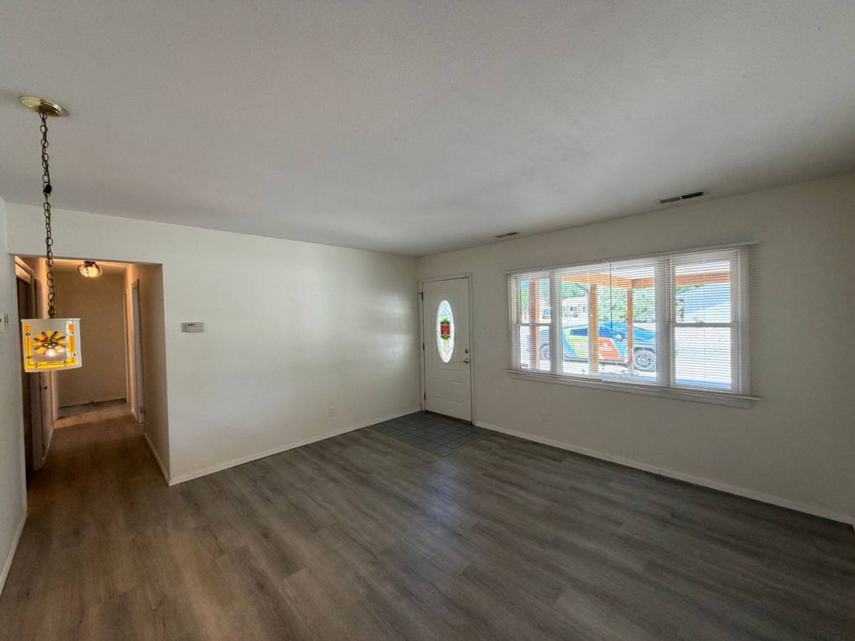 House for rent at 337 Glorieta St NE, Albuquerque, NM 87123