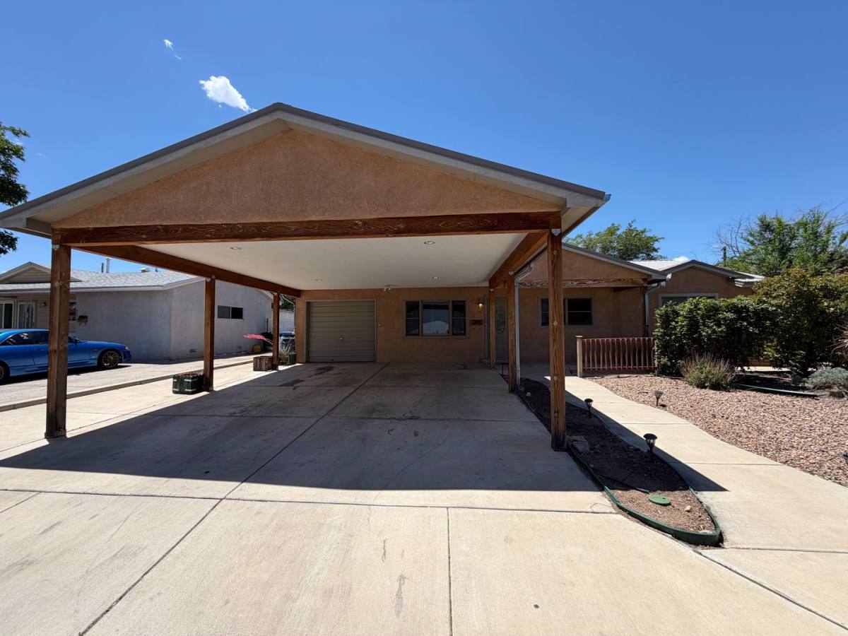 House for rent at 337 Glorieta St NE, Albuquerque, NM 87123