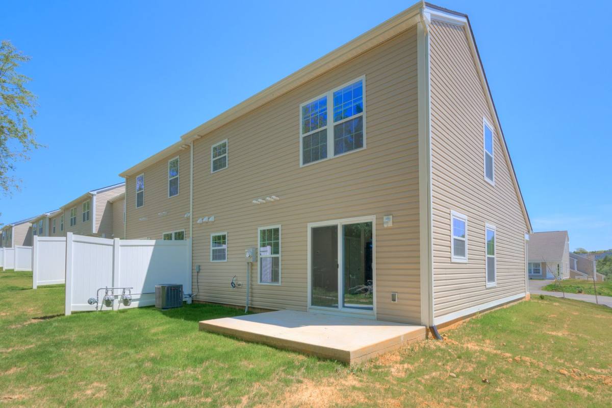 Townhouse for rent at 495 Pin Oak Dr, Christiansburg, VA 24073