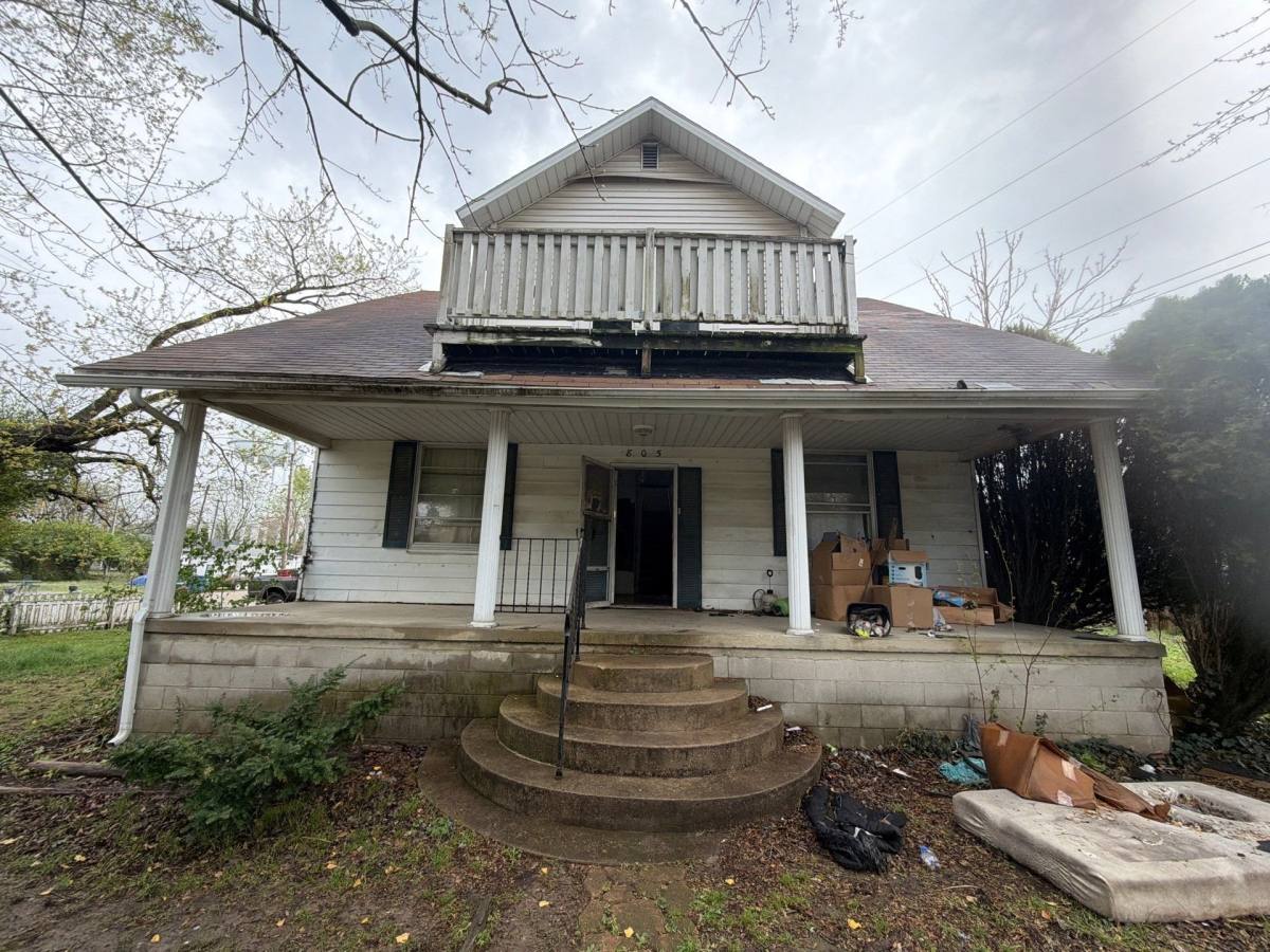 House for rent at 805 S Hickory St, Centralia, IL 62801