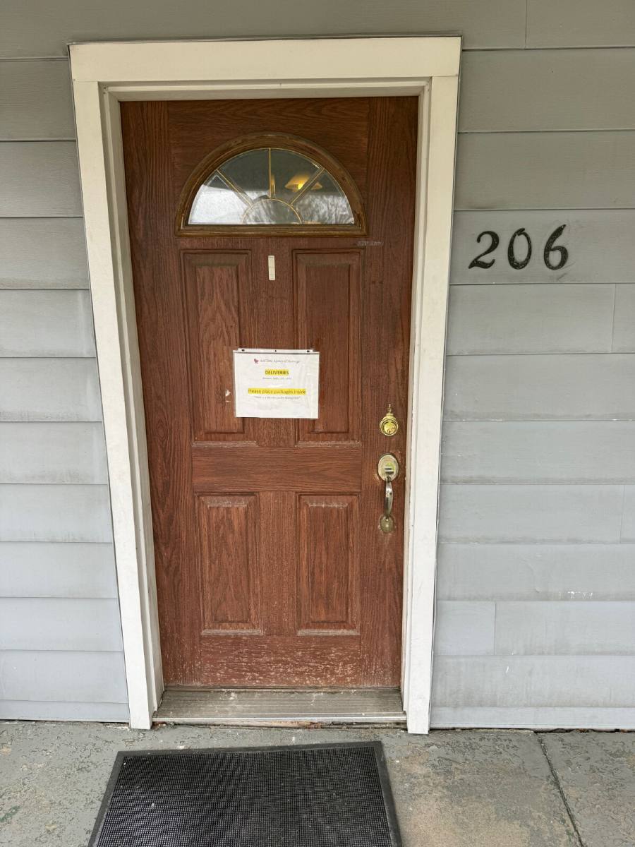 Apartment for rent at 206 1 2 S Broadway St, Hastings, MI 49058