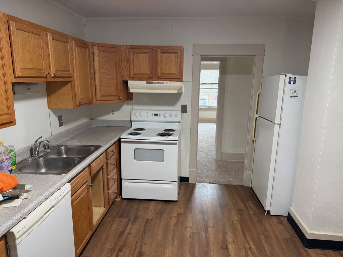 Apartment for rent at 206 1 2 S Broadway St, Hastings, MI 49058