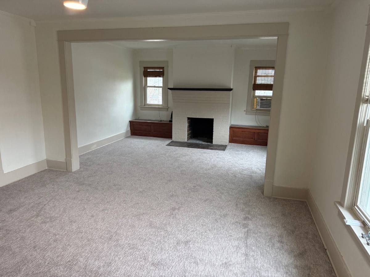 Apartment for rent at 206 1 2 S Broadway St, Hastings, MI 49058