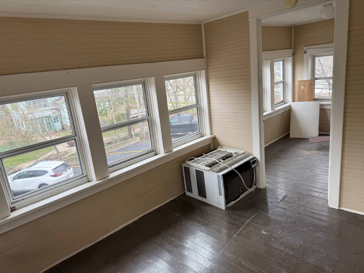 Apartment for rent at 206 1 2 S Broadway St, Hastings, MI 49058