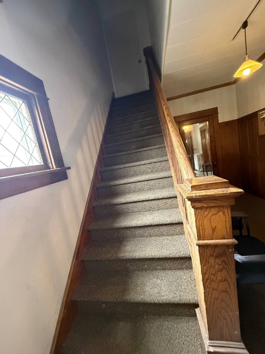 Apartment for rent at 206 1 2 S Broadway St, Hastings, MI 49058