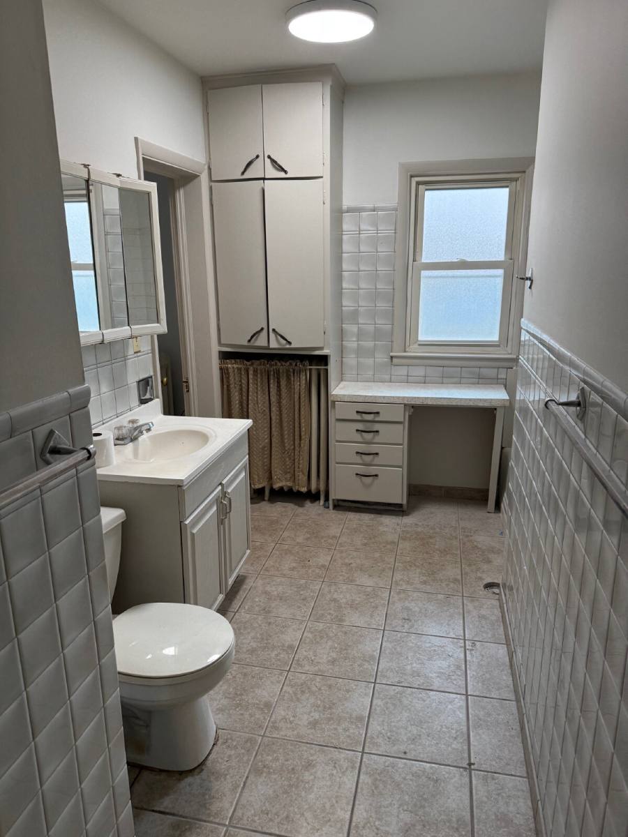 Apartment for rent at 206 1 2 S Broadway St, Hastings, MI 49058