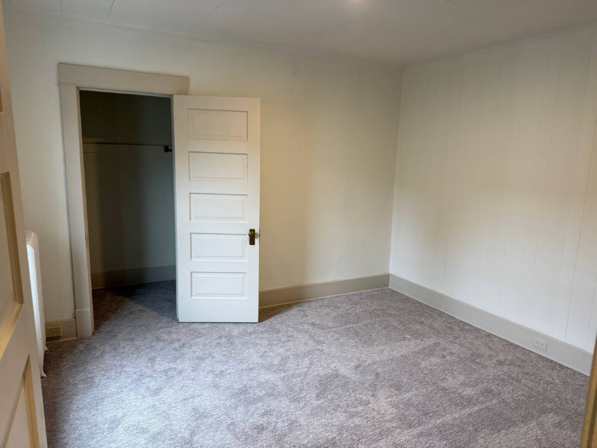 Apartment for rent at 206 1 2 S Broadway St, Hastings, MI 49058