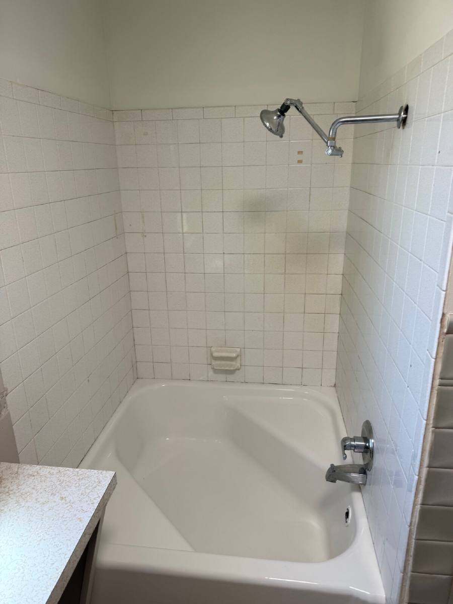 Apartment for rent at 206 1 2 S Broadway St, Hastings, MI 49058