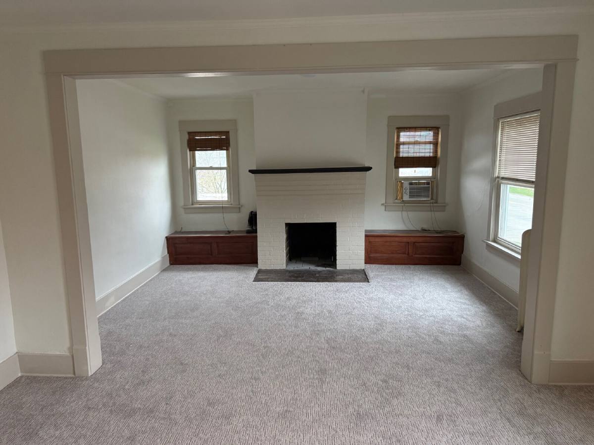 Apartment for rent at 206 1 2 S Broadway St, Hastings, MI 49058