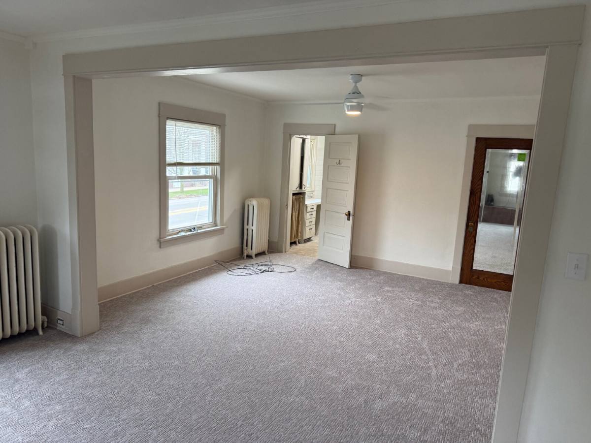 Apartment for rent at 206 1 2 S Broadway St, Hastings, MI 49058