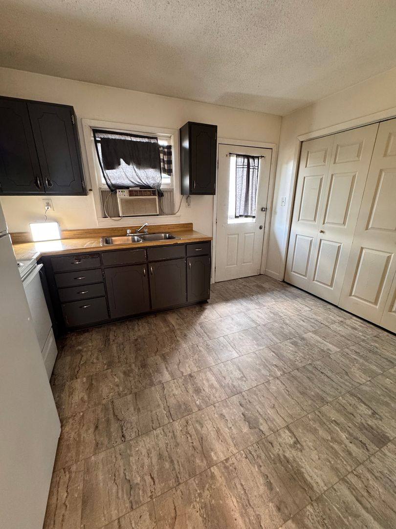 Apartment for rent at 415 4th St, Charleston, IL 61920