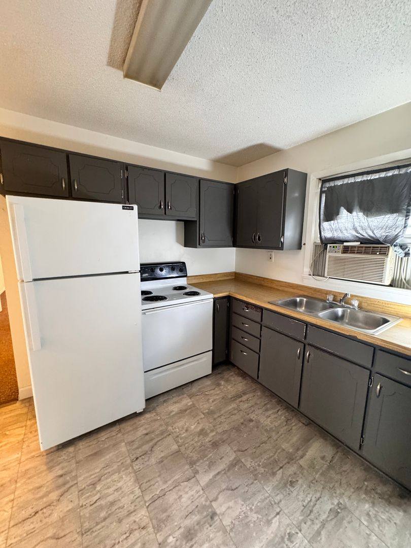 Apartment for rent at 415 4th St, Charleston, IL 61920