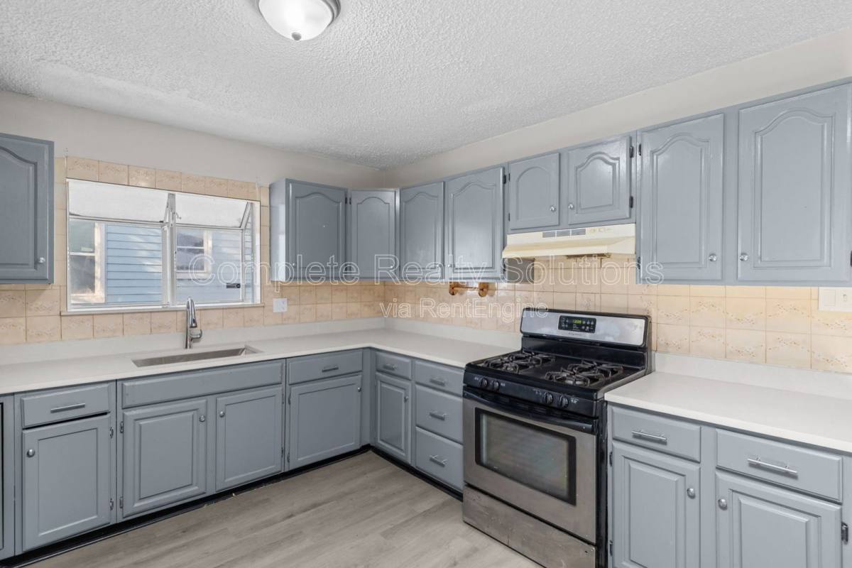 House for rent at 2056 Coleridge Dr, Saint Louis, MO 63136