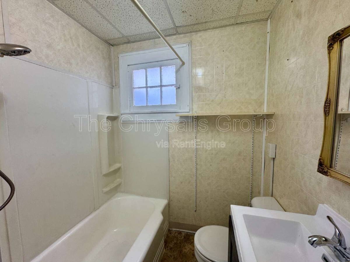 Apartment for rent at 725 Joliet St, La Salle, IL 61301
