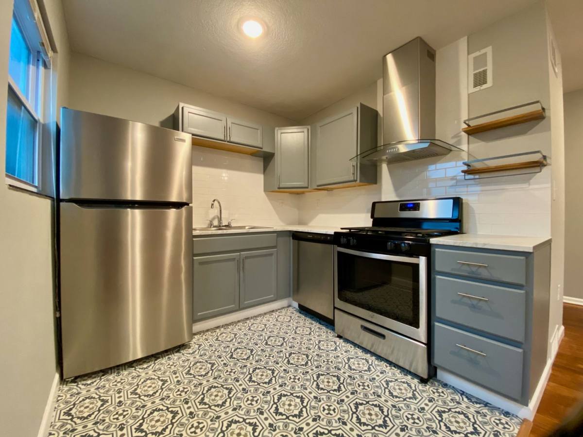 Apartment for rent at 112 W 51st St, Kansas City, MO 64112