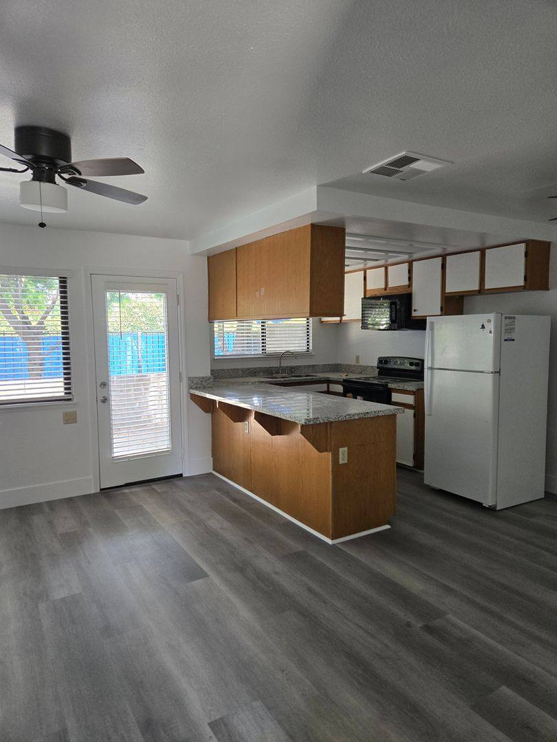 Apartment for rent at 4928 W Westgate Court, Visalia, CA 93277