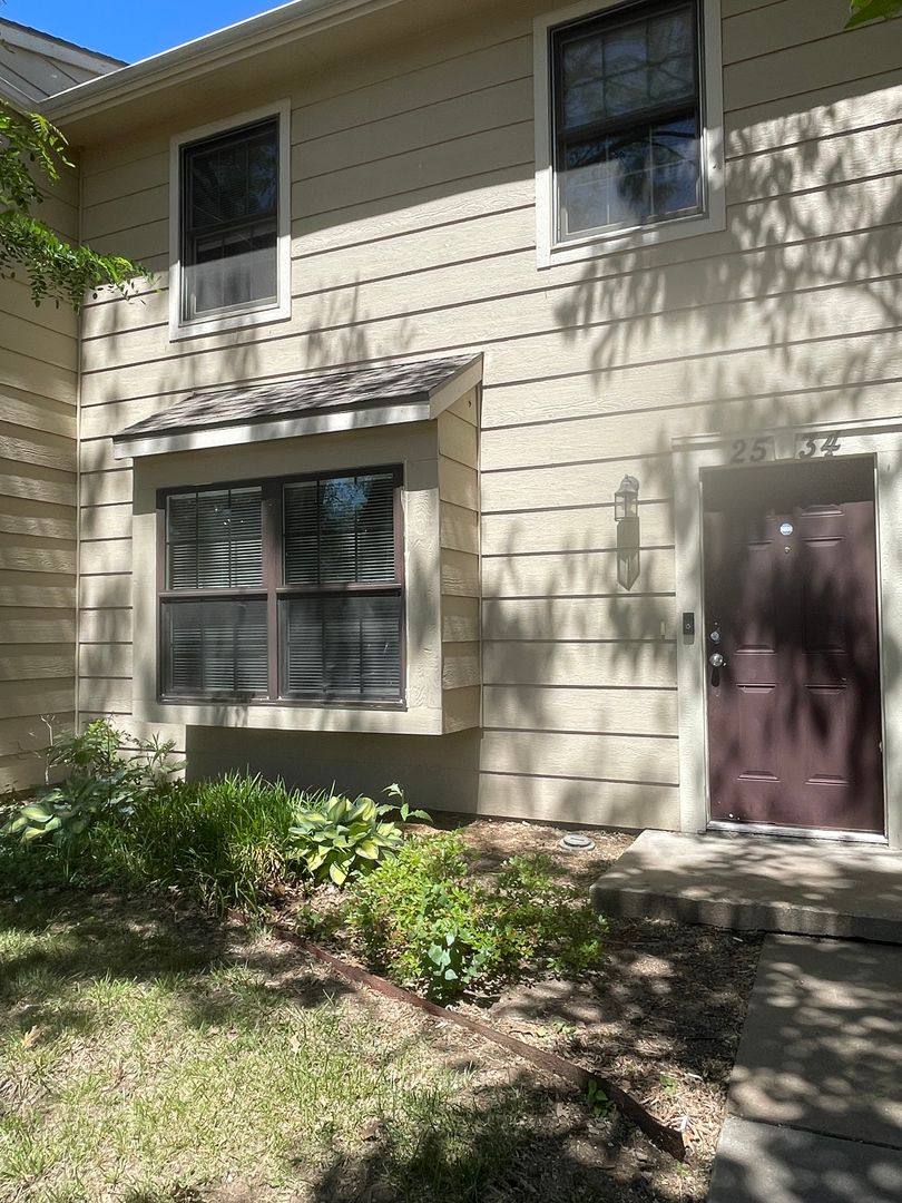 Townhouse for rent at 2534 Candle Crest Circle, Manhattan, KS 66503