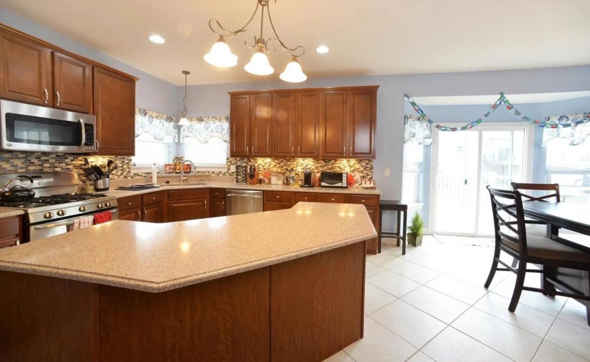 House for rent at 1425 Red Oak Plantation Dr, Ballwin, MO 63021