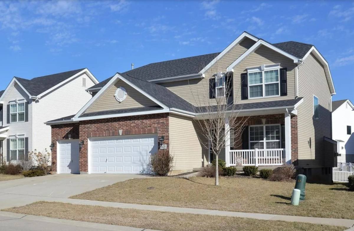 House for rent at 1425 Red Oak Plantation Dr, Ballwin, MO 63021