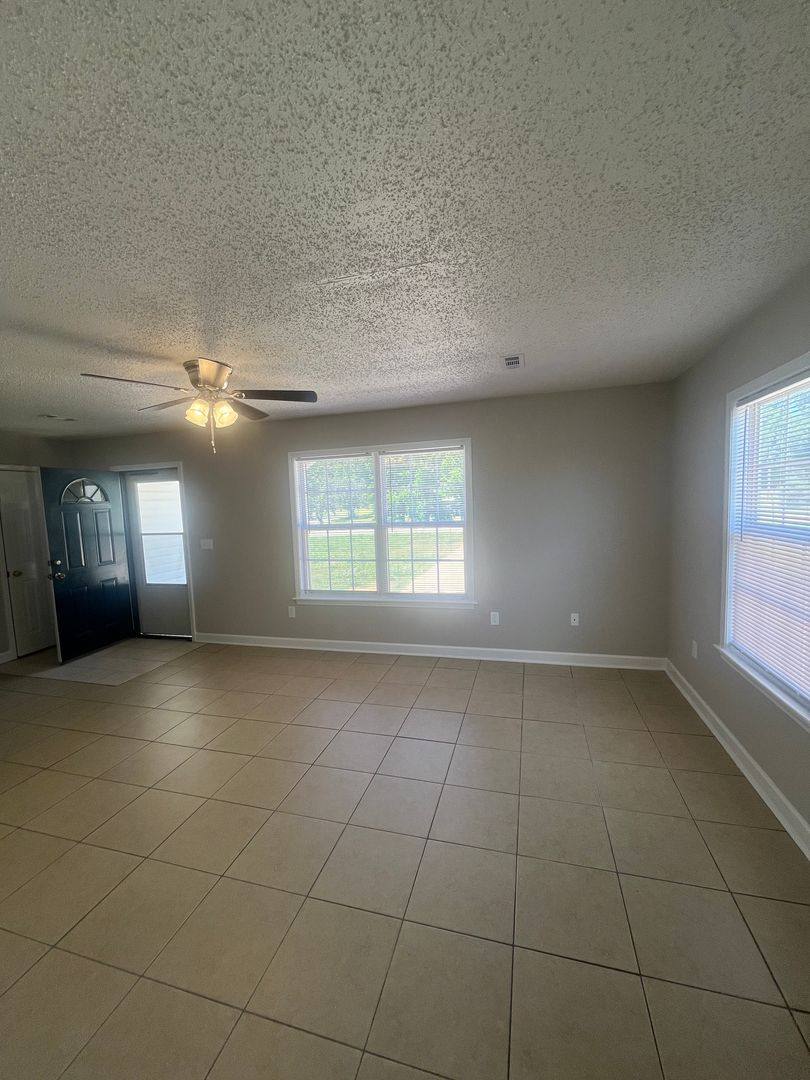 House for rent at 490 Bernice Snow Rd, Greer, SC 29651