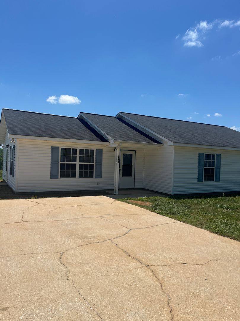House for rent at 490 Bernice Snow Rd, Greer, SC 29651