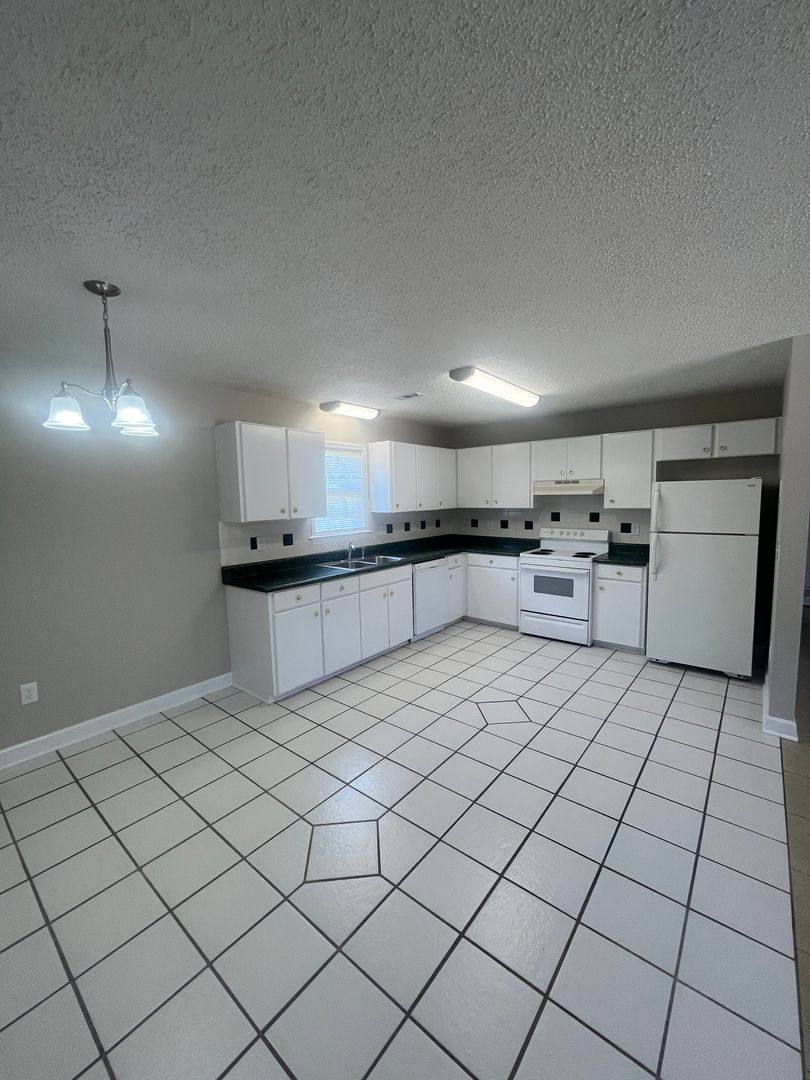 House for rent at 490 Bernice Snow Rd, Greer, SC 29651