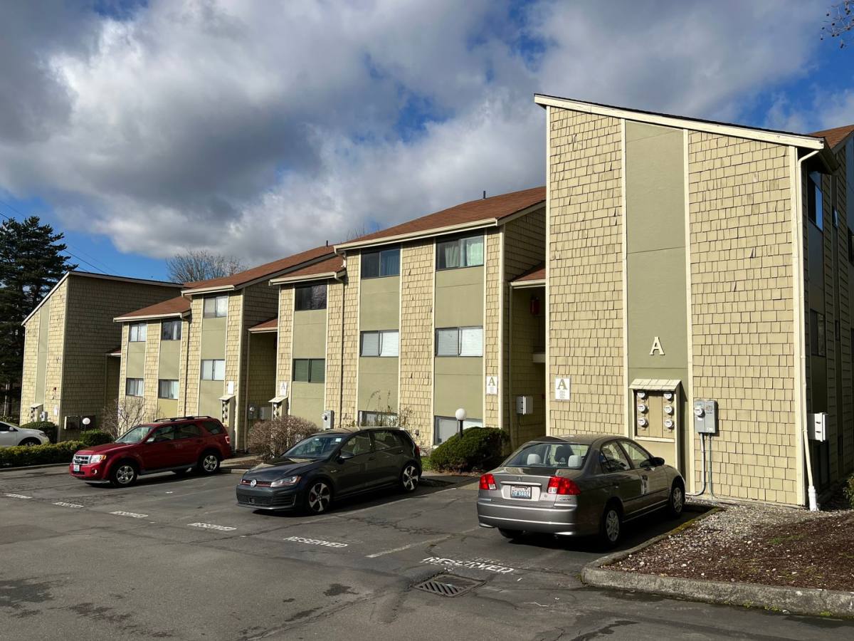 Condo for rent at 2020 Grant Ave S, Renton, WA 98055