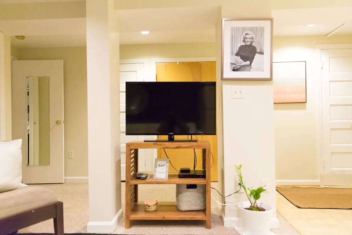 Apartment for rent at 1935 38th St NW, Washington, DC 20007