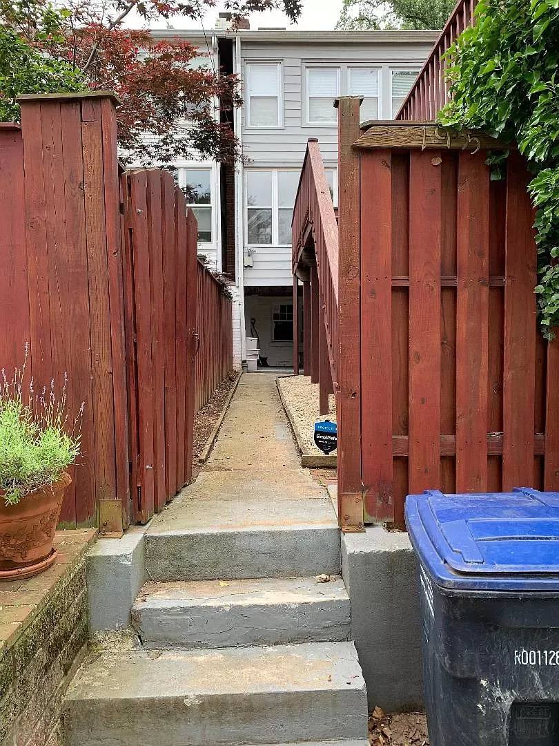 Apartment for rent at 1935 38th St NW, Washington, DC 20007