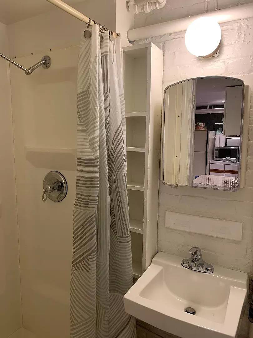 Apartment for rent at 1935 38th St NW, Washington, DC 20007
