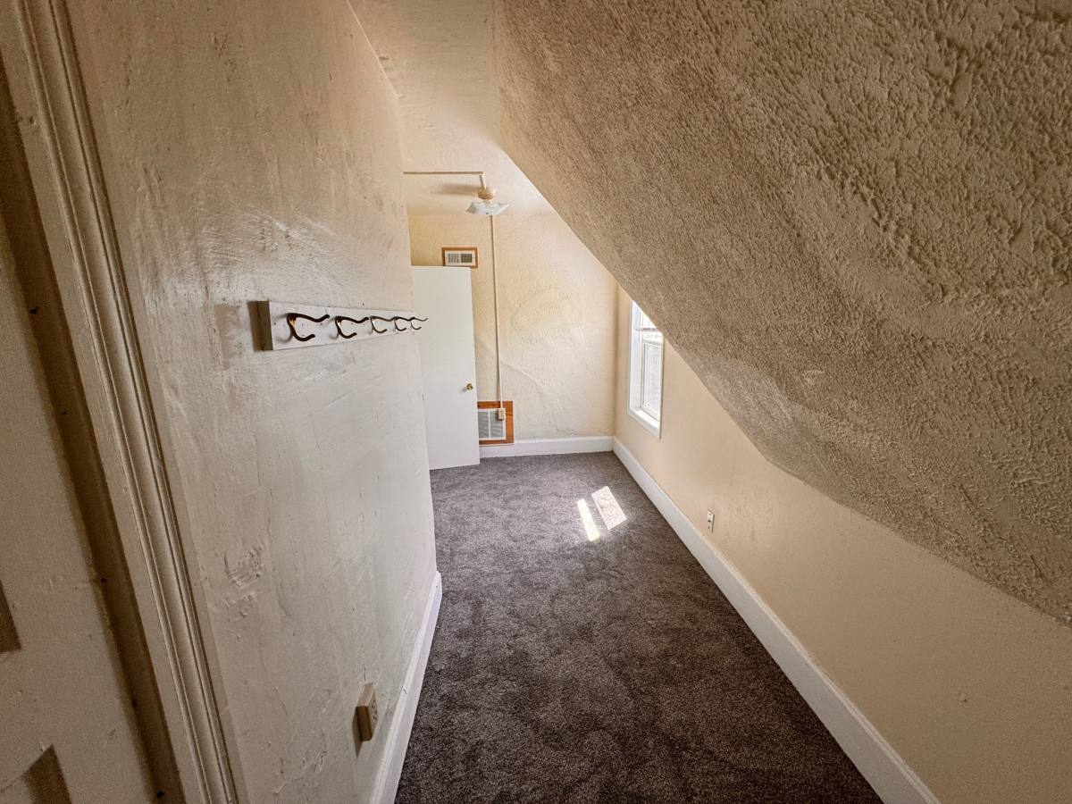 Apartment for rent at 1219 Milwaukee Ave #4, South Milwaukee, WI 53172