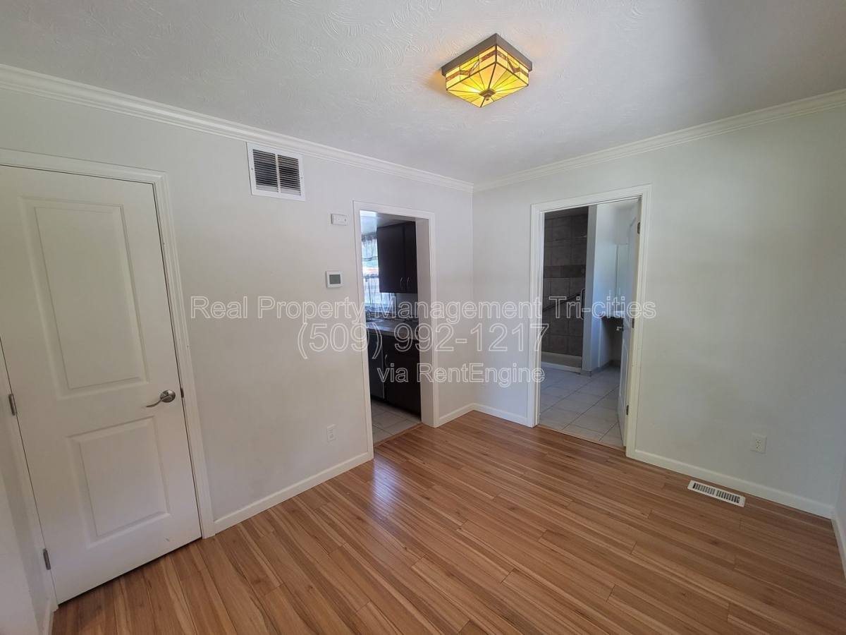 Apartment for rent at 414 Douglass Ave, Richland, WA 99352