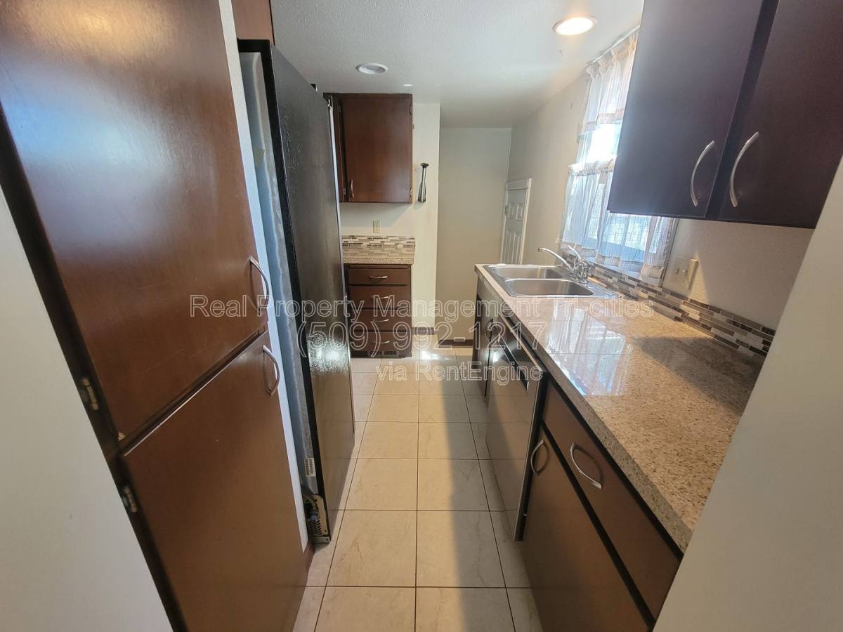 Apartment for rent at 414 Douglass Ave, Richland, WA 99352