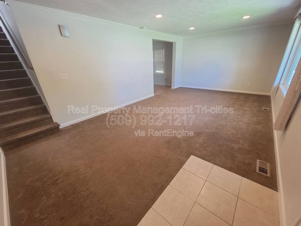 Apartment for rent at 414 Douglass Ave, Richland, WA 99352