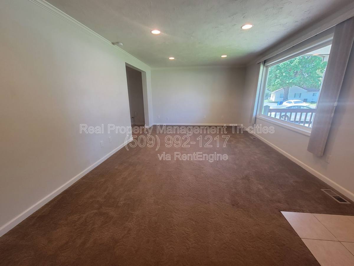 Apartment for rent at 414 Douglass Ave, Richland, WA 99352