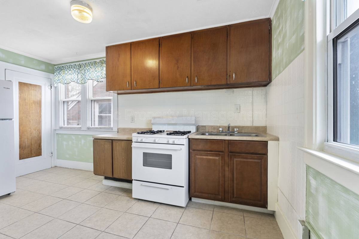 Apartment for rent at 152 Ford Ave, Wyandotte, MI 48192